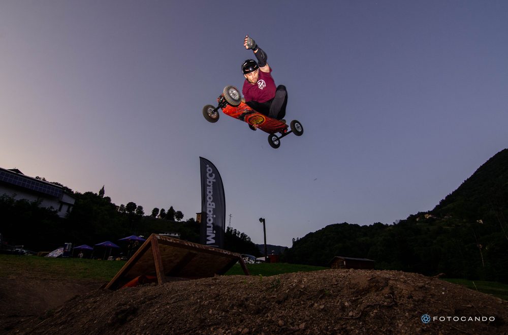 Mountainboard: un altro salto dallo stesso kicker, qualche minuto dopo