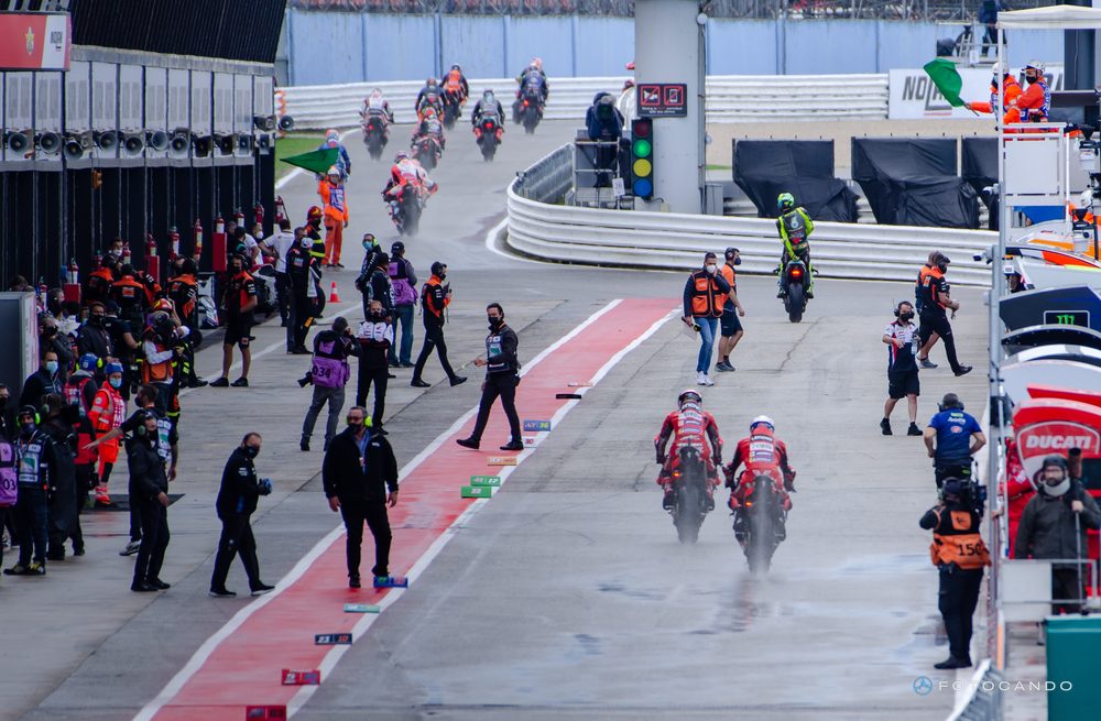 MotoGP, pit lane full of bikes and mechanics, 2021